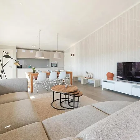 Super Deluxe 6p - Omringd Door - 27