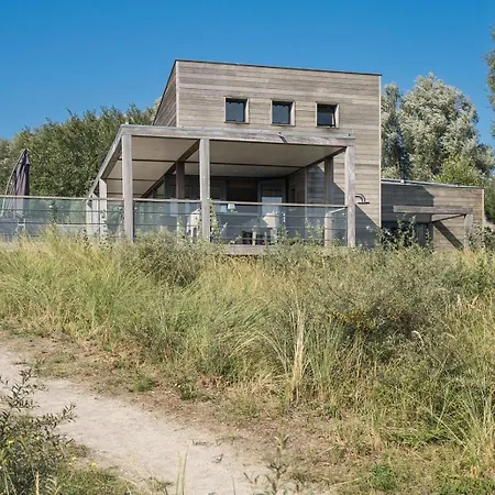 Super Deluxe 6p - Omringd Door - 27