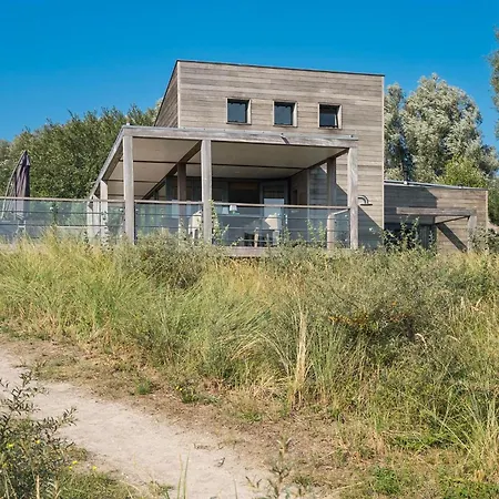 Super Deluxe 6p - Omringd Door - 27