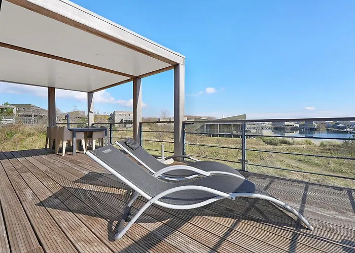 Super Deluxe 6p - Omringd Door - 27