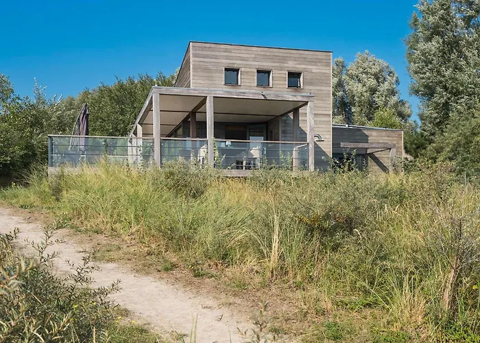 Super Deluxe 6p - Omringd Door - 27