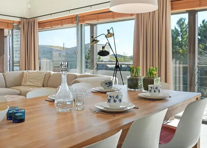 Super Deluxe 6p - Omringd Door - 27 *